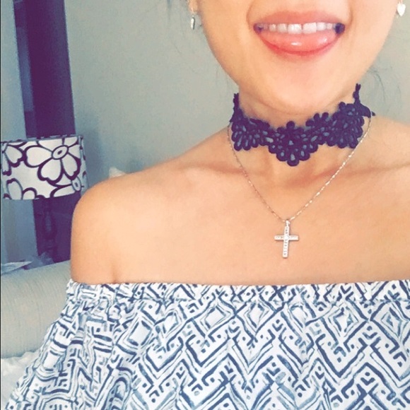 • Trend Lace Choker • - Picture 3 of 4