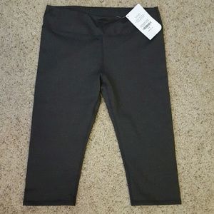 NWT Fabletics salar crop