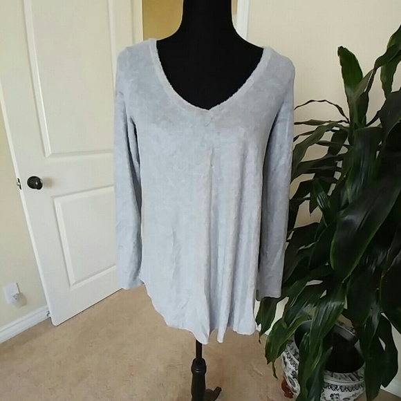 Light sweater bundle - Picture 3 of 4