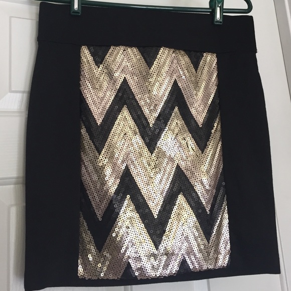 Sexy black embellished mini-skirt - Picture 2 of 4