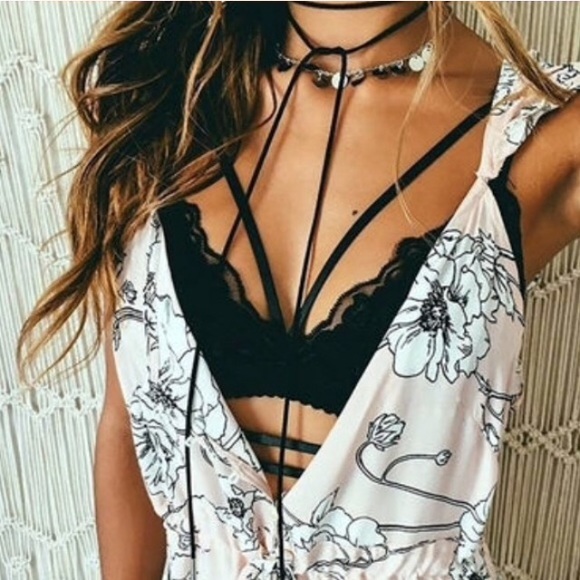 OFFERS 🔥 BLACK CAGED BRALETTE