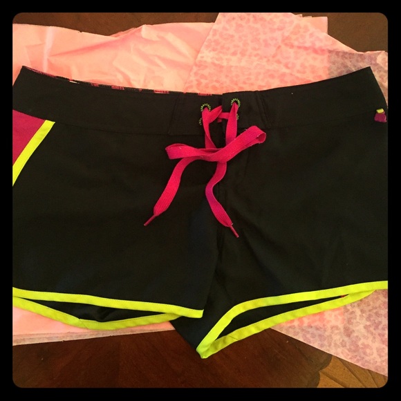 CLOSET CLEAR OUT NEVER WORN NORTH FACE swim trunks