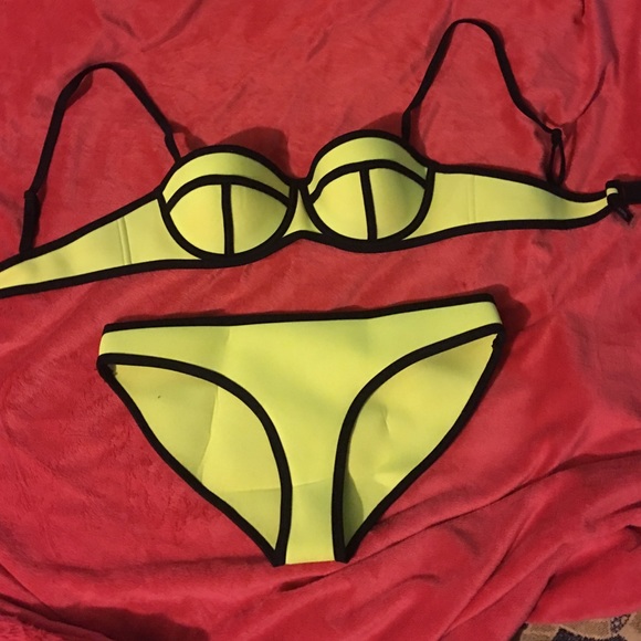 Triangl yellow bikini