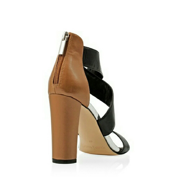 CROSSED STRAP SANDALS - Picture 3 of 3