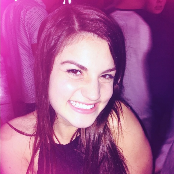 Meet your Posher, Caroline - Picture 1 of 1