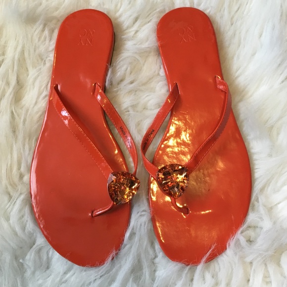 🏝LIKE NEW! ☀️NY&Co, Orange, Jeweled Flip Flops - Picture 2 of 4