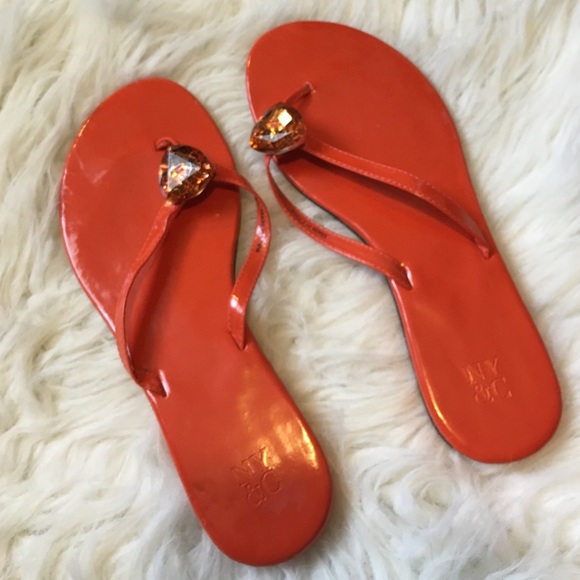 🏝LIKE NEW! ☀️NY&Co, Orange, Jeweled Flip Flops - Picture 3 of 4