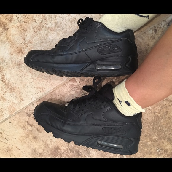 All black nike air max