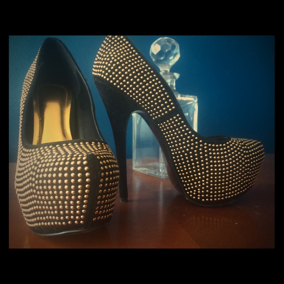 Worn once gold studded rockstar platform pumps 😍 - Picture 1 of 4