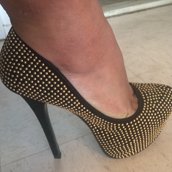 Worn once gold studded rockstar platform pumps 😍 - Picture 4 of 4