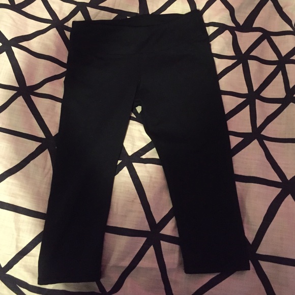 Fabletics solar crop work out pants - Picture 2 of 2