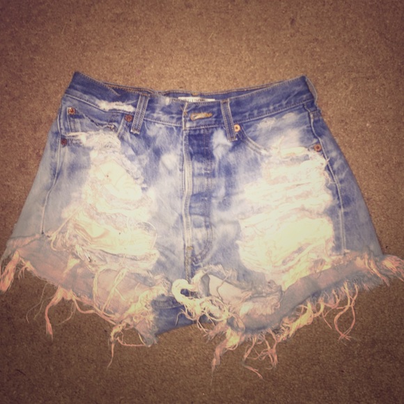 Unraveled high waisted denim shorts