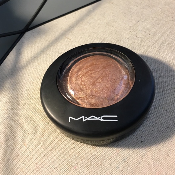 Final PRICE Mac Global Glow Mineralized Skinfinish