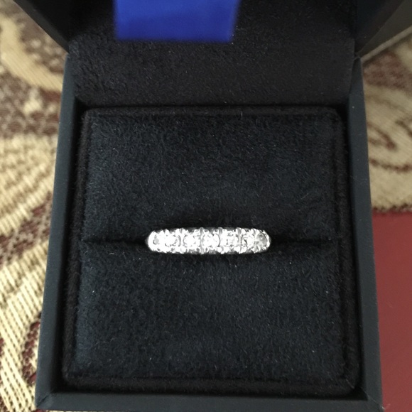 ‼️SOLD‼️EXQUISITE PLATINUM 7 STONE DIAMOND RING - Picture 1 of 8