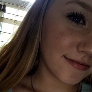 Meet your Posher, Caitlin