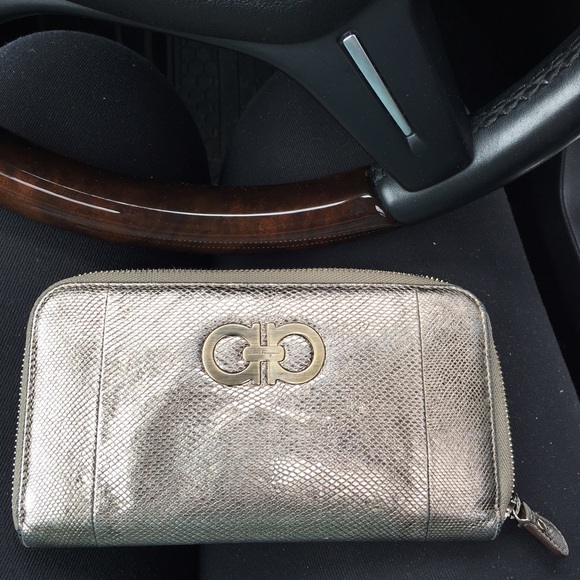 Salvatore ferragamo wallet