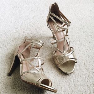 Tahari Heels - Style: Tabella