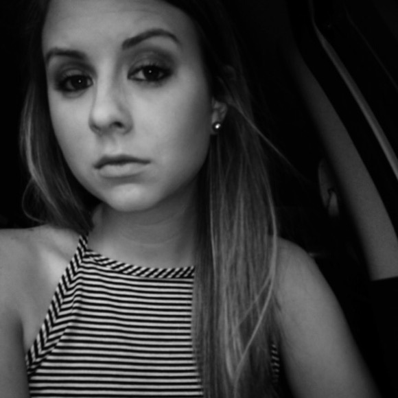 Meet your Posher, Jessica - Picture 2 of 2