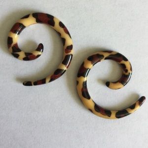 Leopard Print 6-8g Acrylic Spirals