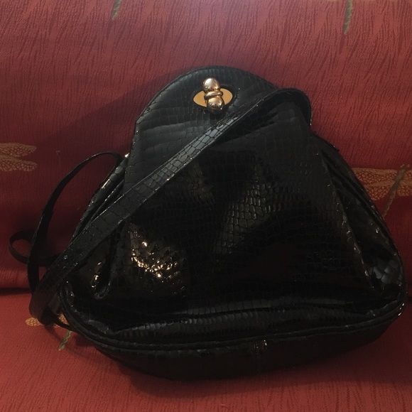 Stuart Weizmann black Patent snakeskin purse .