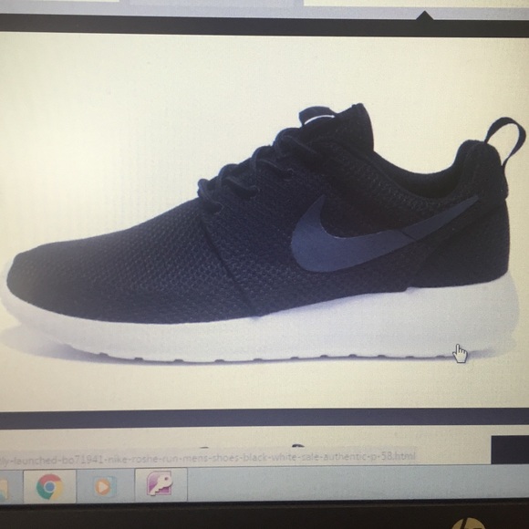 MENS black & white roshes