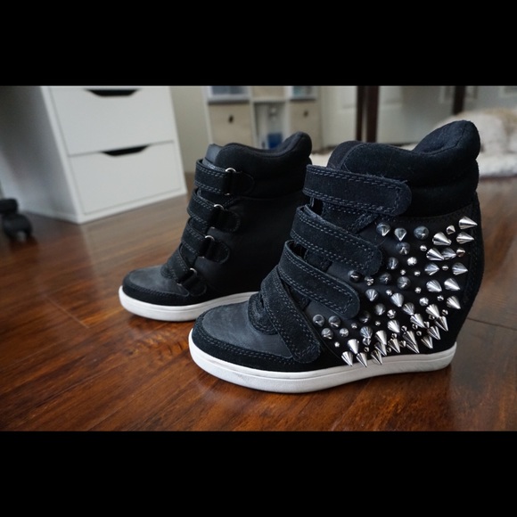 Aldo Black Heeled Sneakers!