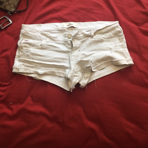 White Hollister shorts! - Picture 1 of 2