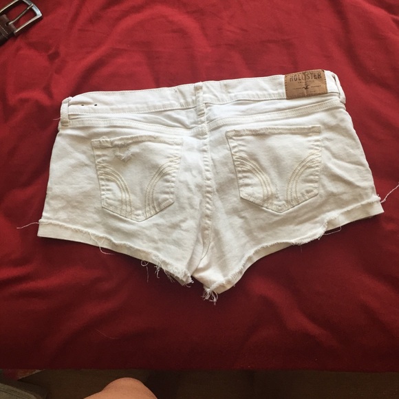 White Hollister shorts! - Picture 2 of 2