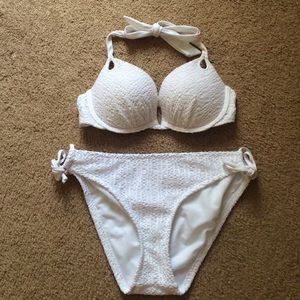 Adorable white bikini!
