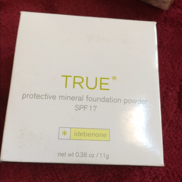 TRUE protective mineral foundation powder