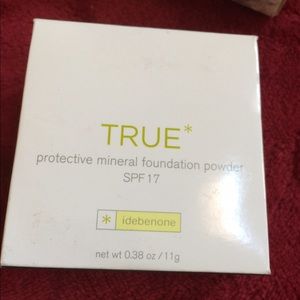 TRUE protective mineral foundation powder