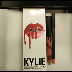 Kylie lip kit in Dolce K