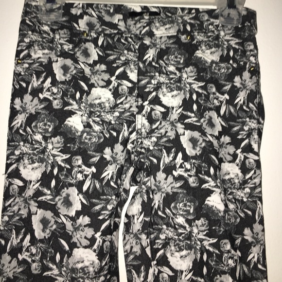 Floral Jeggings - Picture 2 of 3