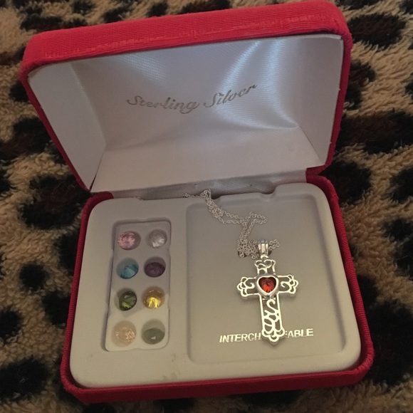 Cross interchangeable necklace