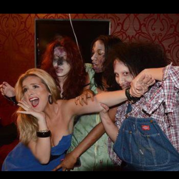 Guess Dress super flattering seam designs - Picture 3 of 4