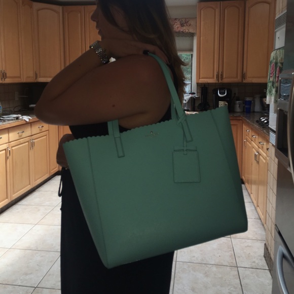 🚫SOLD🚫Kate Spade Cape Drive Hallie - Picture 4 of 4