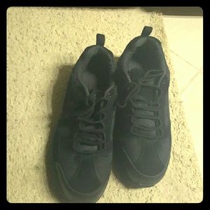 Men Black steel toe snoes. Brahma.