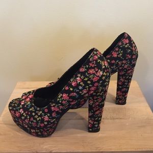 Floral Platform Pumps