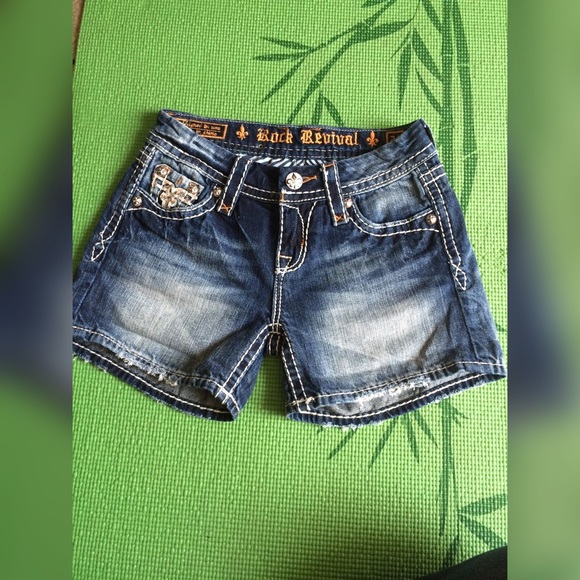 💋Rock Revival Denim Shorts💋 FINAL PRICE❤️ - Picture 4 of 4