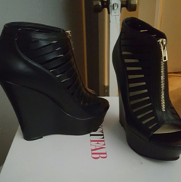 FREE SHIPPING!! JustFab Black Wedges