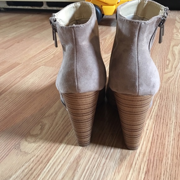 💕JUST FAB ankle booties - Picture 3 of 4