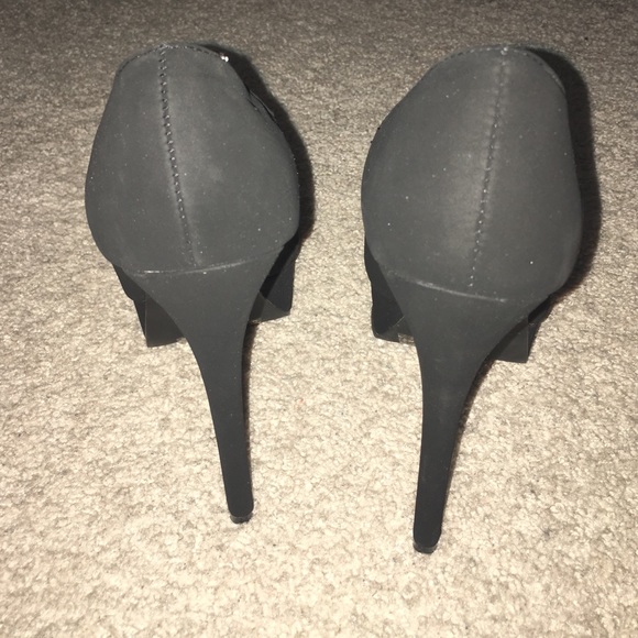 High heels - Picture 2 of 3