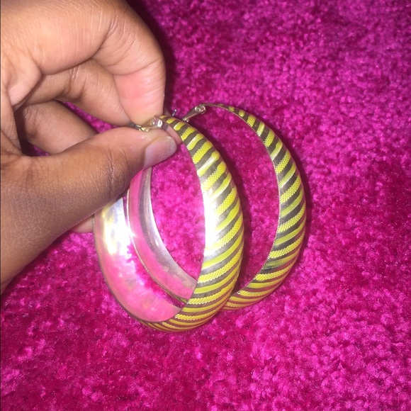 Hoop earrings - Picture 2 of 3