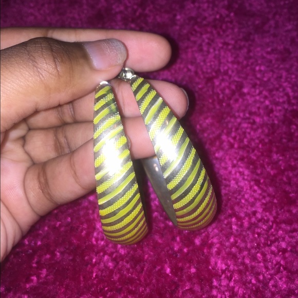 Hoop earrings - Picture 3 of 3