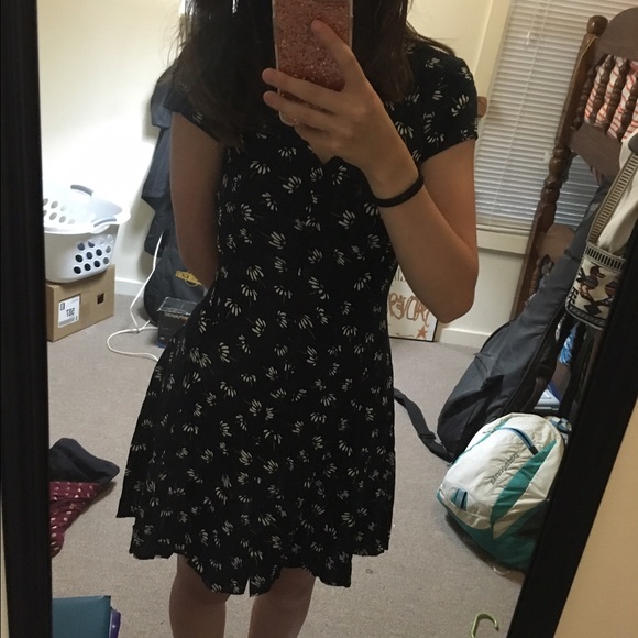 UO FLORAL TIEBACK DRESS - Picture 2 of 4