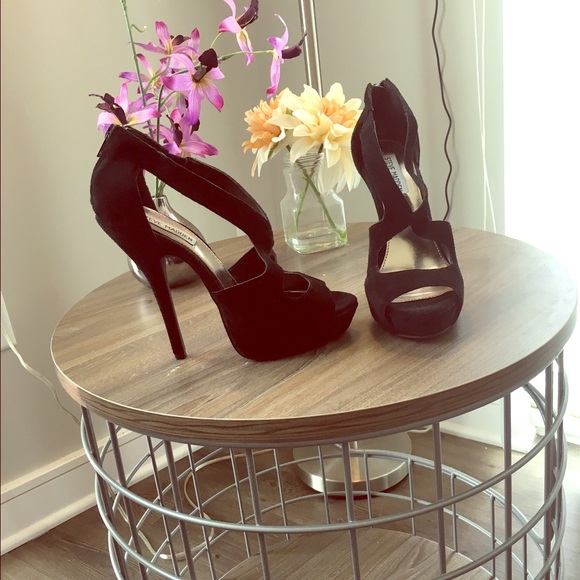 Black Steve Madden strappy heels