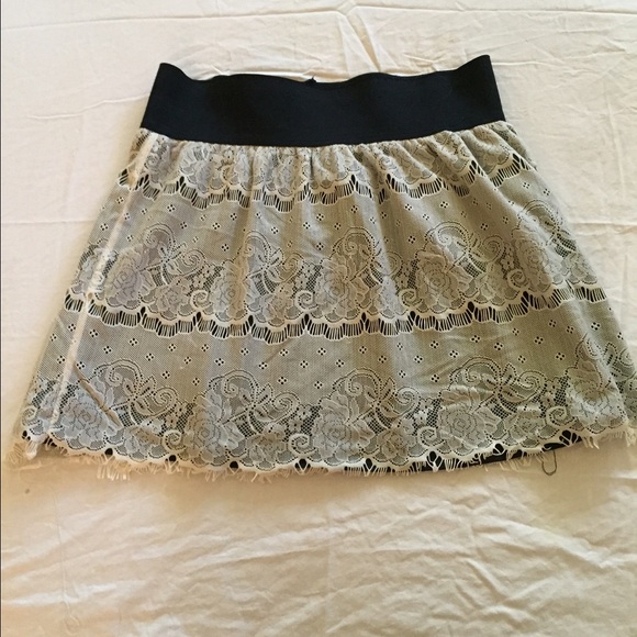 Cute Xhilaration skirt - Picture 2 of 3