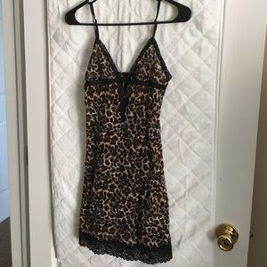 ✂️price cut✂️💕V.S. animal print chemise💕