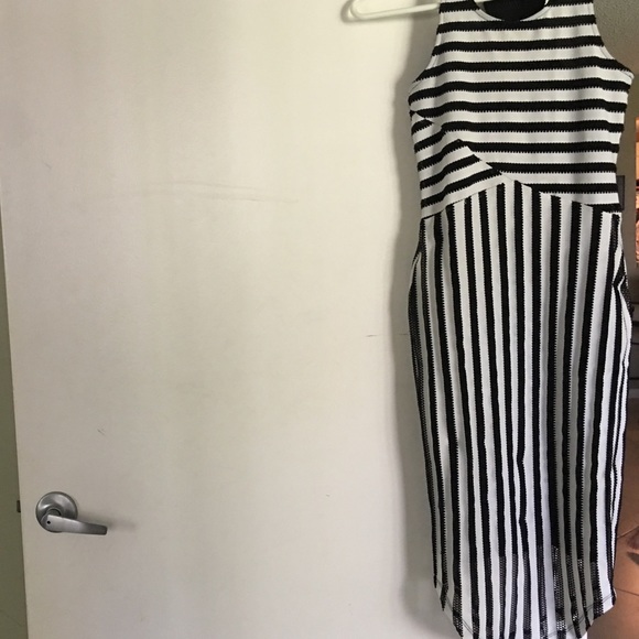 xS dress - Picture 3 of 4