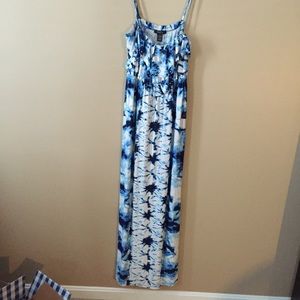 ✨BOGO FREE✨Long Maxi Dress NWOT✨HAS TO GO!!